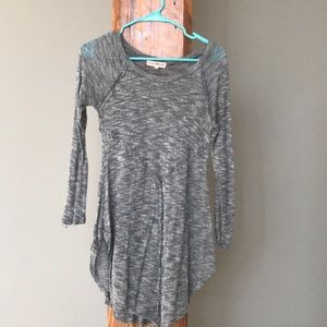 Light sweater! Long fit.